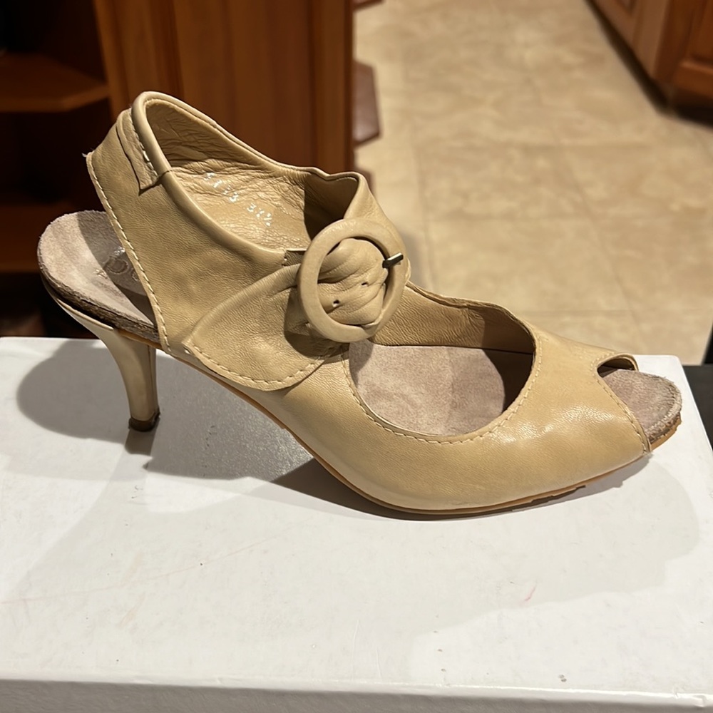 Pedro Garcia Mirna Open Toe Med Heel Sandal.  37.5